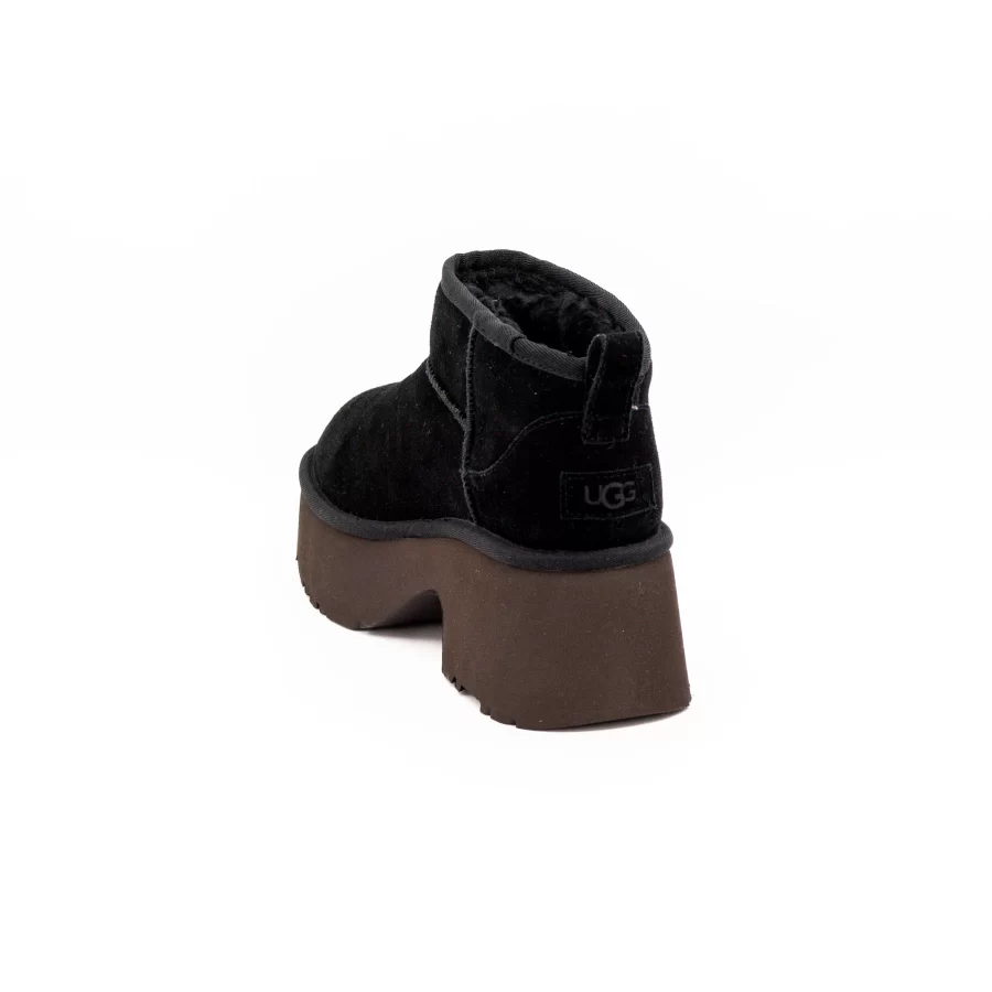 Bota UGG W Classic Ultra Mini New Heights Preto vista traseira