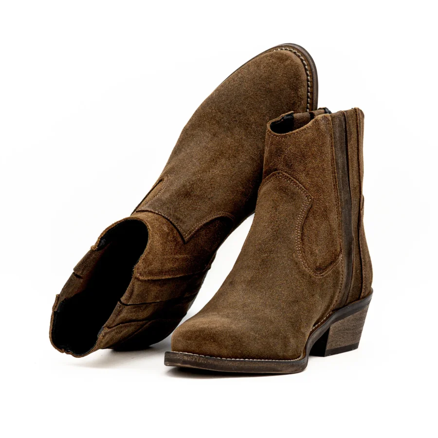 Botins rasos Cubanas Bell-202 em castanho com sola baixa