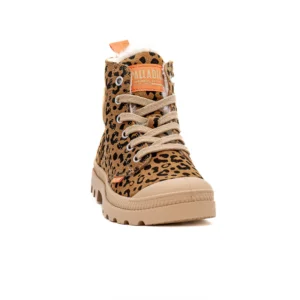 Bota Palladium Pampa Hi Zip Leo em Camel vista frontal