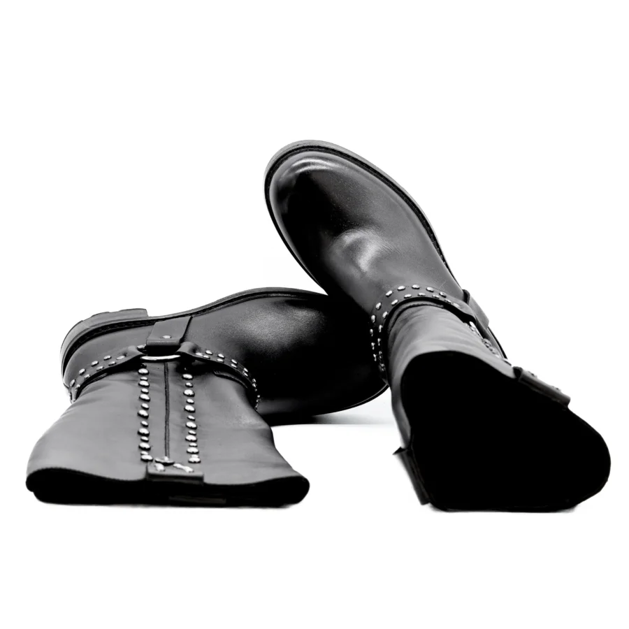 Botas pretas ABF-97 Sierra de cano alto em pele com detalhes de tachas metálicas