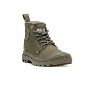 Bota Palladium Pampa Hi NBK em Verde vista frontal